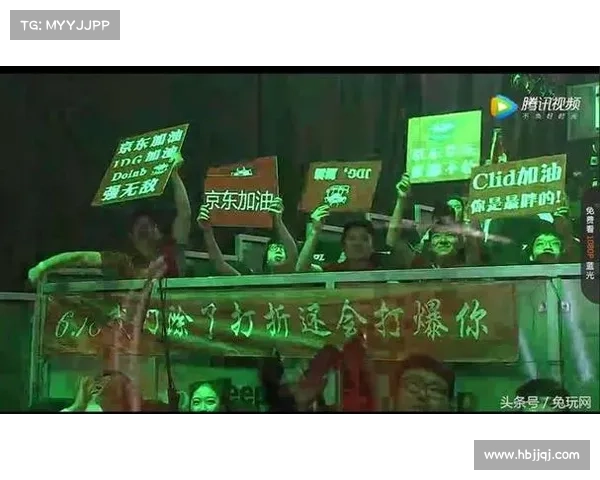 在热血沸腾的格斗赛场举牌环节高潮时刻全场瞩目荣耀绽放 在热血沸腾的格斗赛场举牌环节高潮时刻全场瞩目荣耀绽放